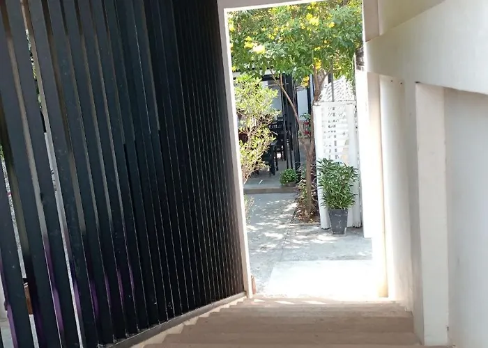 Home Inn Hotel *